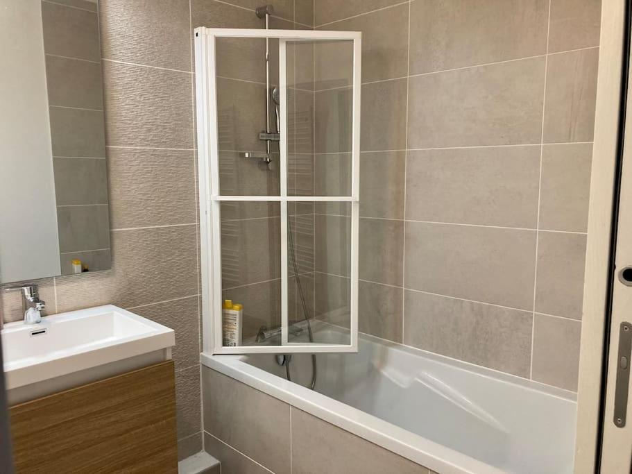 Apartamento Quai Sud - Gare, 100 M2, Parking, Wifi, Superette, Lave Linge Angers Exterior foto